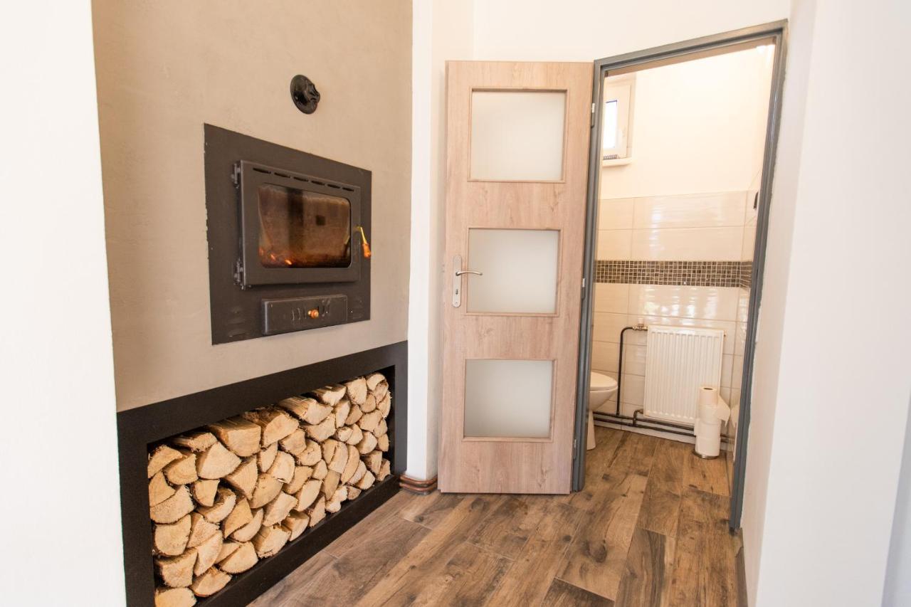 Ubytovani Na Samote - Apartman U Tesaru Komarice Экстерьер фото